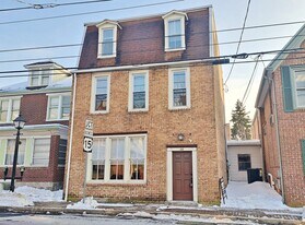 50 W Middle St in Gettysburg, PA - Building Photo