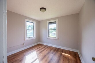 1037 N 6th St, Unit 1023 in Clairton, PA - Foto de edificio - Building Photo