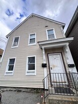 17 Bassett St in Lowell, MA - Building Photo