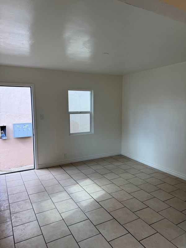 220 N Rose Ave in Compton, CA - Building Photo - Building Photo
