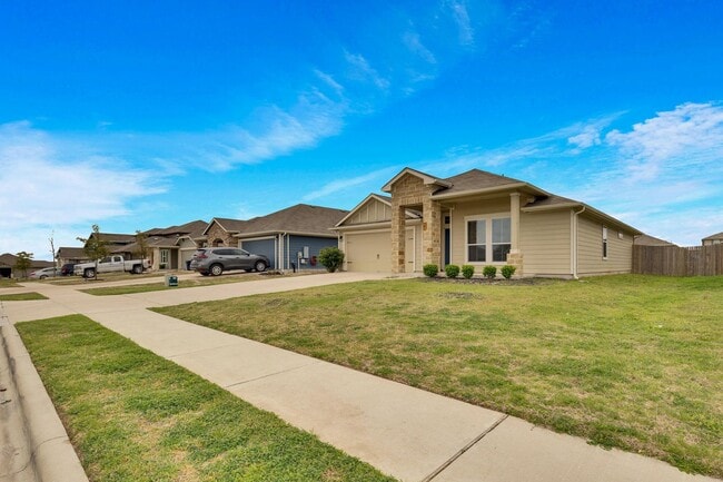 208 Garcitas Creek Ln in Hutto, TX - Building Photo - Building Photo