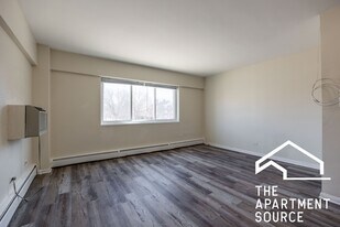 1400 Chicago Ave, Unit 208 in Evanston, IL - Building Photo