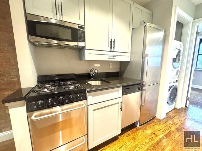 AVE A in New York, NY - Foto de edificio - Building Photo