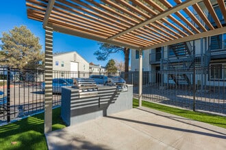 Pinewood Estates in Albuquerque, NM - Foto de edificio - Building Photo