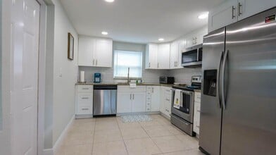 2520 Ridgeway Ave in West Palm Beach, FL - Building Photo - Building Photo