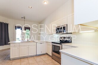 1210 E Westchester Dr in Chandler, AZ - Foto de edificio - Building Photo