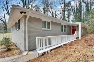 992 Washington Rd in East Point, GA - Building Photo - Building Photo