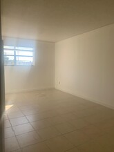 1255 W 53rd St, Unit 330 in Hialeah, FL - Building Photo - Building Photo