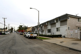 1720 Newport Ave in Long Beach, CA - Building Photo - Building Photo