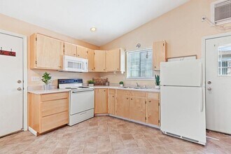 336 Effie St in Medford, OR - Building Photo - Building Photo
