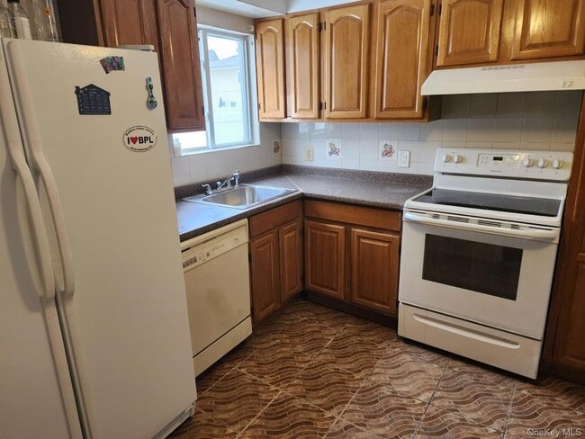 property at 1570 Kenneth Ave