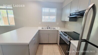 1724 W Carol Ave-Unit -B in Phoenix, AZ - Foto de edificio - Building Photo