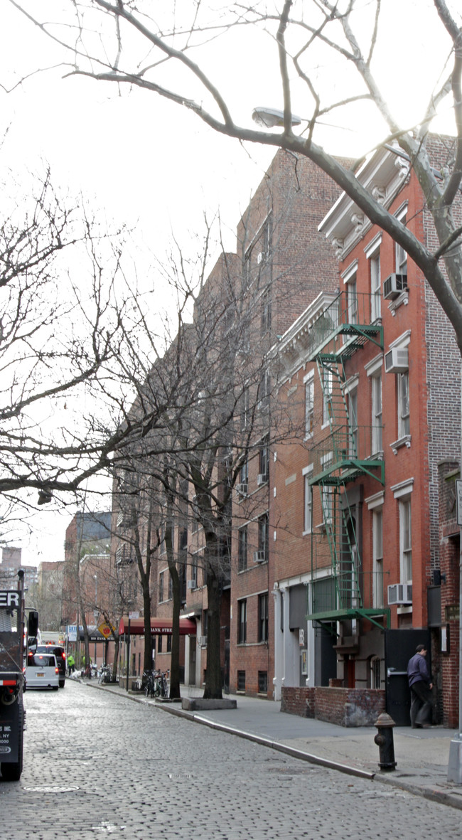 110 Bank St in New York, NY - Building Photo - Building Photo