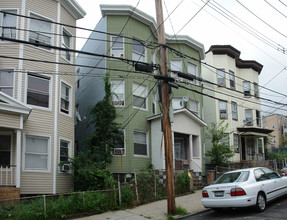 101 Maple St in Yonkers, NY - Building Photo - Building Photo