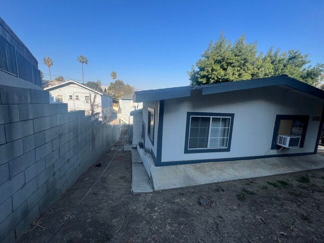 1725 Kent St in Los Angeles, CA - Building Photo - Building Photo
