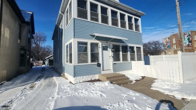 912 4th St NE, Unit 1