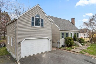 62 Brookside Ave E in Westbrook, CT - Building Photo - Building Photo