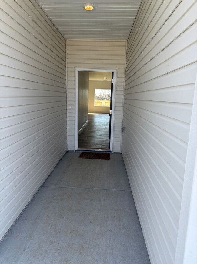 1048 Amherst Cir in Rogersville, MO - Building Photo - Building Photo