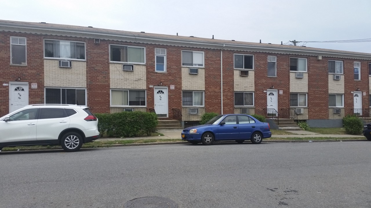218-12 141st Ave in Queens, NY - Building Photo