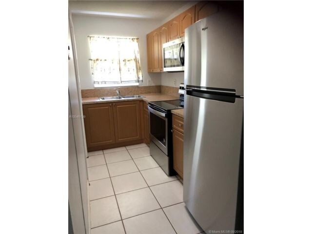 250 Layne Blvd in Hallandale Beach, FL - Building Photo