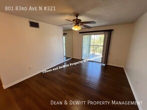 801 83rd Ave N in St. Petersburg, FL - Foto de edificio - Building Photo