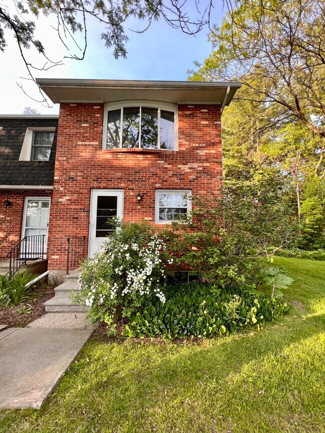 8 Sugartree Ln Rentals in Essex Junction, VT