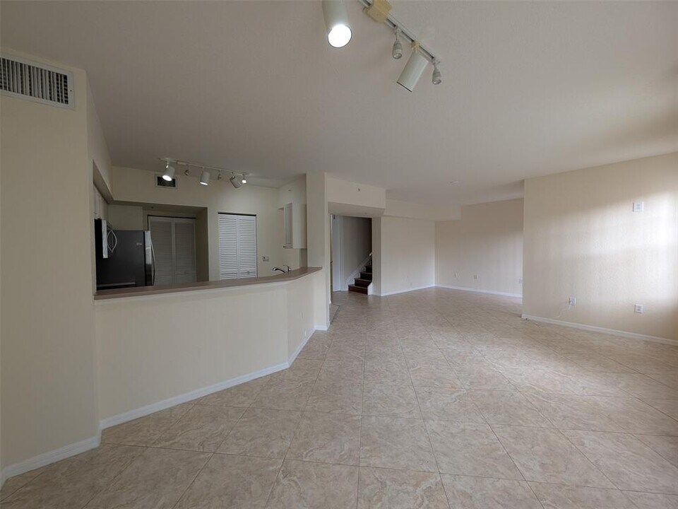 6558 W Sample Rd in Coral Springs, FL - Building Photo