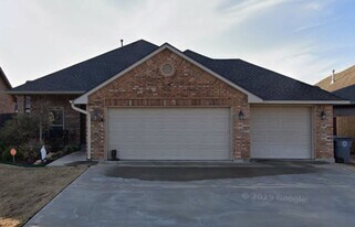 5708 NW Valor Ave in Lawton, OK - Building Photo