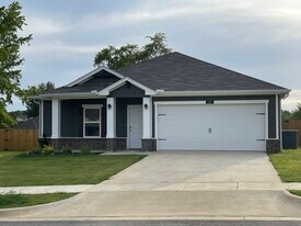 114 S Rainbow Dr in Whitehouse, TX - Building Photo