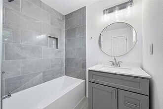 5718 Eskridge St in Houston, TX - Foto de edificio - Building Photo