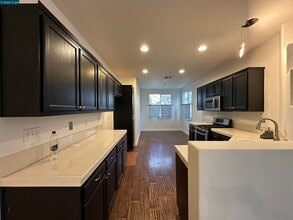 111 Steinbeck Ct in Pittsburg, CA - Building Photo - Building Photo