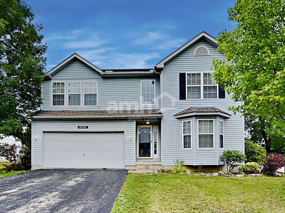 6038 Platinum Dr in Grove City, OH - Building Photo