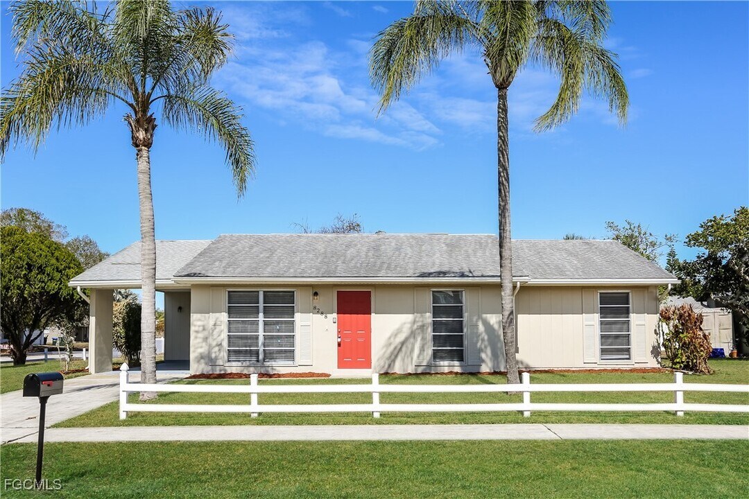 8288 Alam Ave in North Port, FL - Building Photo