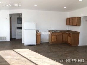 284 S 3rd W in Mountain Home, ID - Building Photo - Building Photo