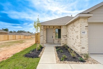 617 Roaring Fls Dr in Willis, TX - Building Photo - Building Photo