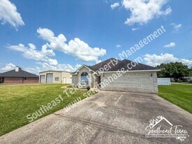 7912 South Dr in Beaumont, TX - Building Photo