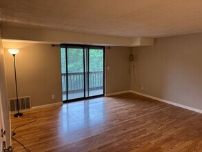 10 Village Ln in Tyngsboro, MA - Building Photo - Building Photo