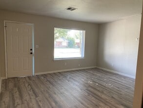 205 S Bristow Ave in Moore, OK - Building Photo - Building Photo