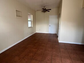 862 Crawford St in Deltona, FL - Foto de edificio - Building Photo