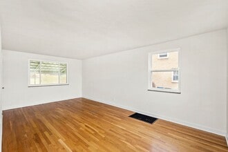 7995 Remington Dr in Pittsburgh, PA - Building Photo - Building Photo