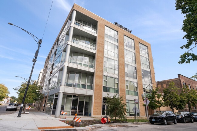 property at 1550 W Cornelia Ave