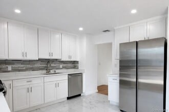 418 Garden St in West Islip, NY - Building Photo - Building Photo