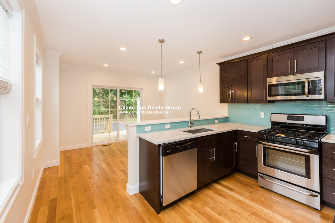 217 Arlington St, Unit 1 in Medford, MA - Building Photo