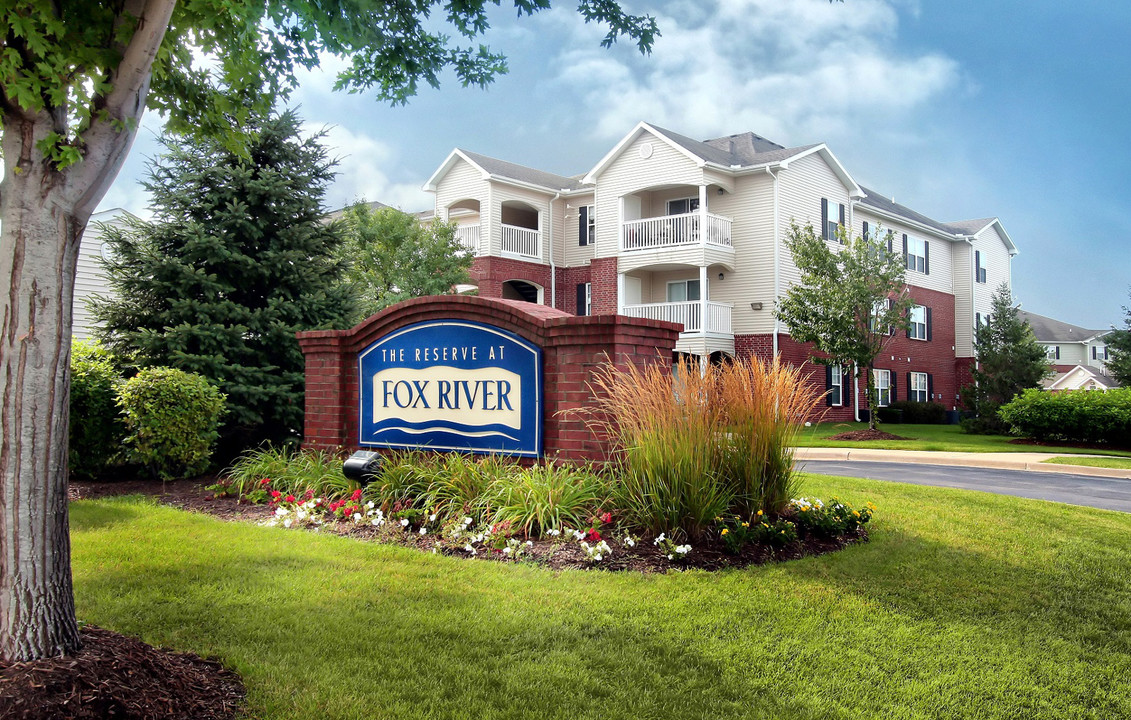 Reserve at Fox River Apartments in Yorkville, IL - Building Photo