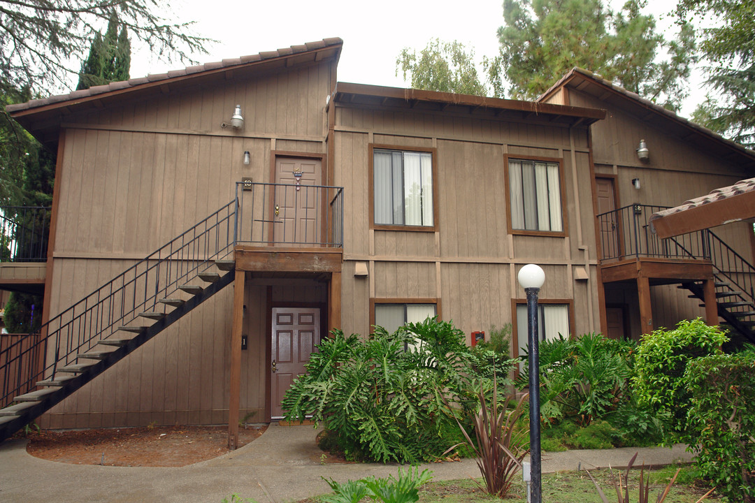 Quail Terrace Apartments in Stockton, CA - Building Photo