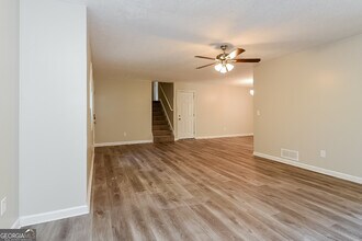8050 Sumit Wood Dr NW in Kennesaw, GA - Building Photo - Building Photo