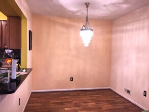 605 Saxony Dr, Unit 605 in Mount Laurel, NJ - Building Photo - Building Photo