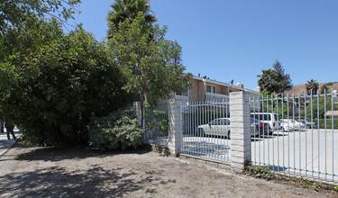 2433 Eastern Ave in Los Angeles, CA - Foto de edificio - Building Photo