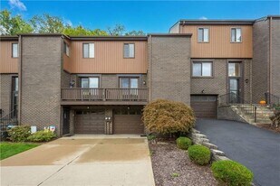 214 Wedgewood Rd in Pittsburgh, PA - Building Photo