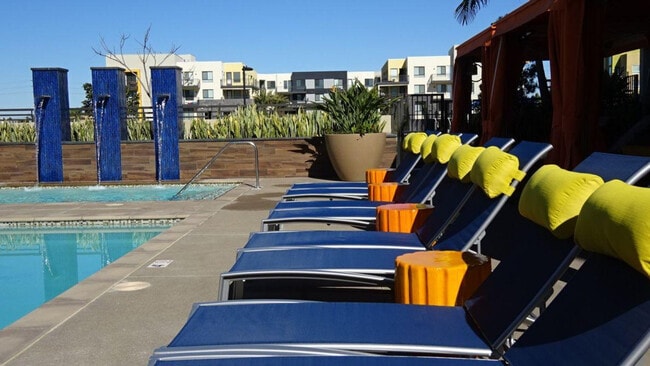 4855 Ariva Way in San Diego, CA - Building Photo - Building Photo